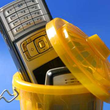 phone-in-bin-featured