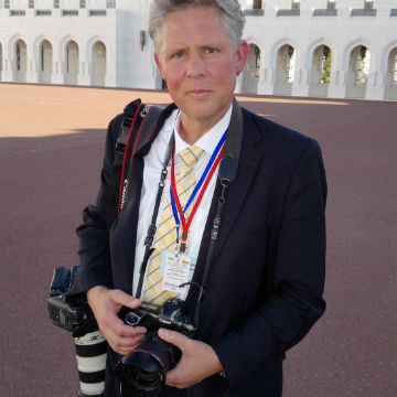 Photographer-Ian-Jones-photographed-with-a-Nokia-N8