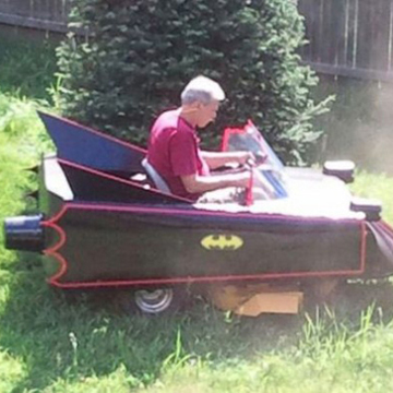 Batman-Lawn-Mower-Mod-1-595x399_sq1