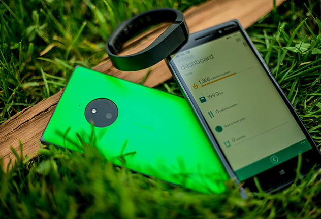 FEATLumia830Fitbit