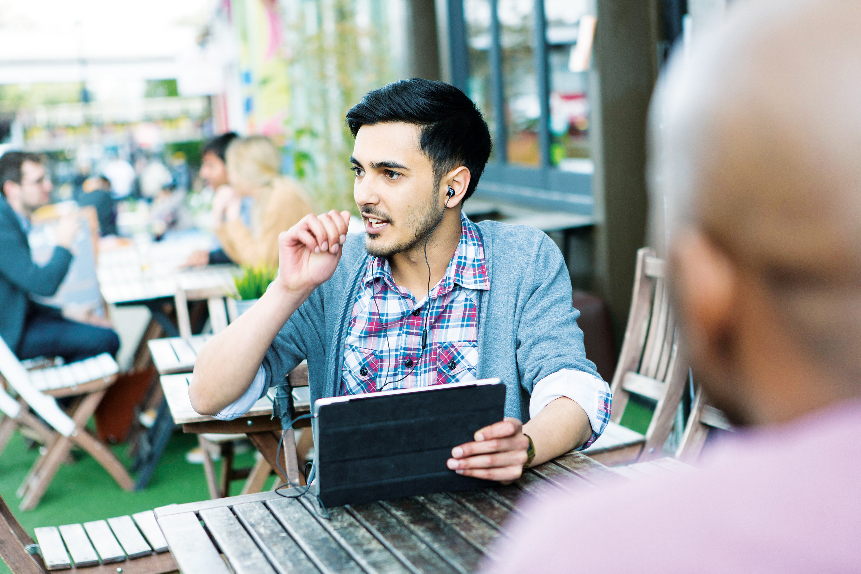 send SMS messages using Skype on Windows 10 devices