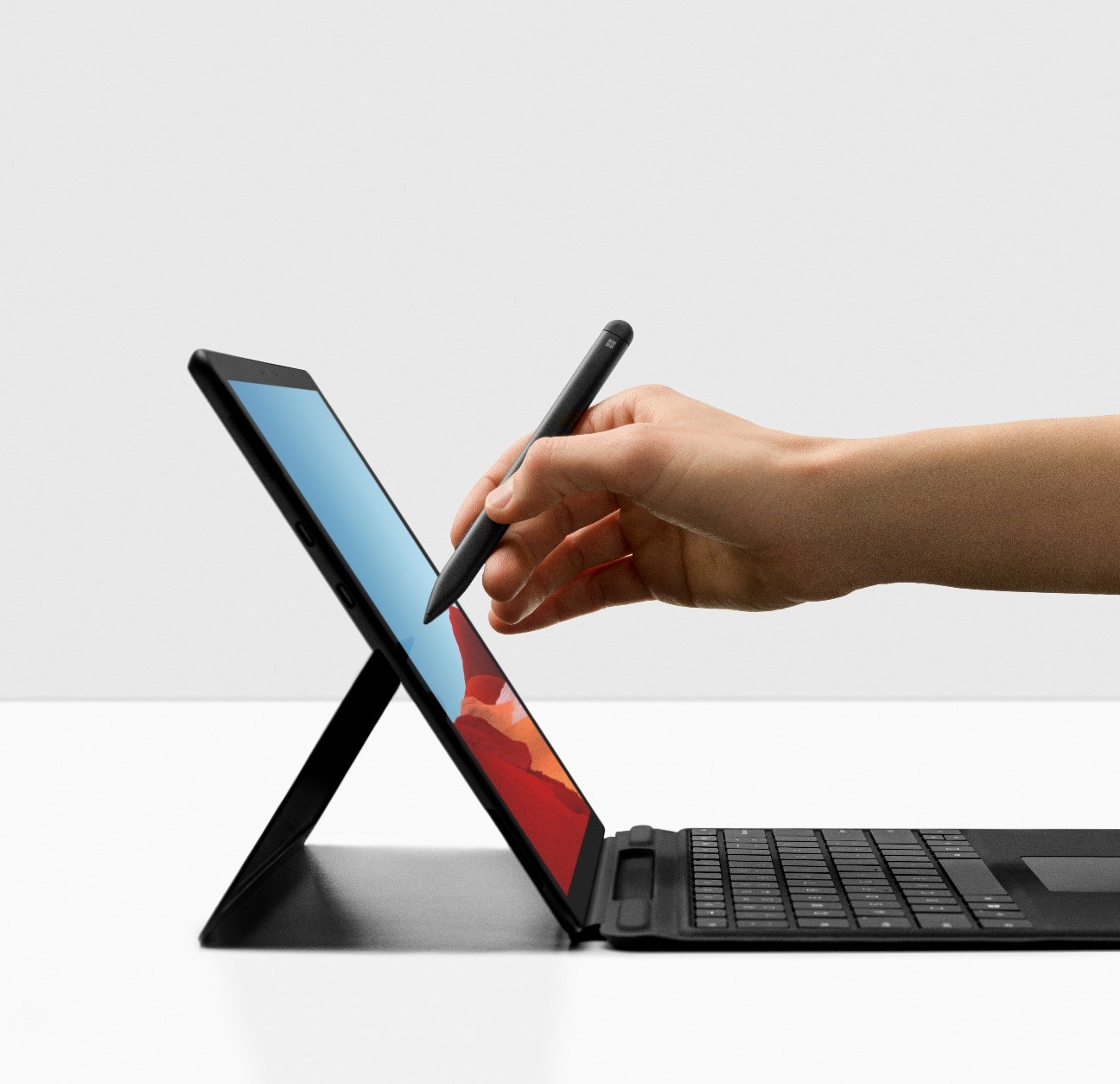 Surface Pro X 本日 1 月 7 日 (火) より予約受付を開始、 1 月 14 日 