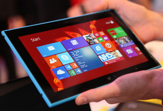 Nokia-Lumia-2520_cyan_featured
