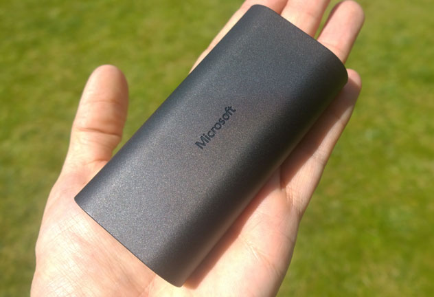 Microsoft-Portable-Dual-charger-gallery_feat
